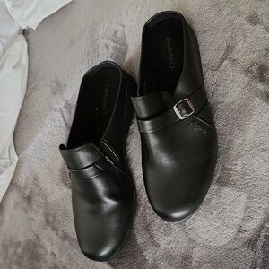 Baretraps Black Clog